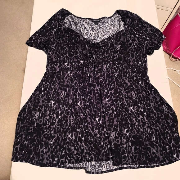 Beautiful Torrid Blouse - Picture 5 of 5